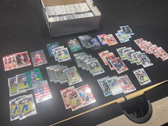 NFL football sports card lot (~600) — Mahomes, Josh Allen