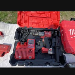 Milwuakee Fuel ⛽️  Hammer Drill With Handle And Hard Case