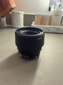 Sony FE 50mm f/1.8 Full-frame Standard Prime Lens for Sony E Mount W/Hood and Cap