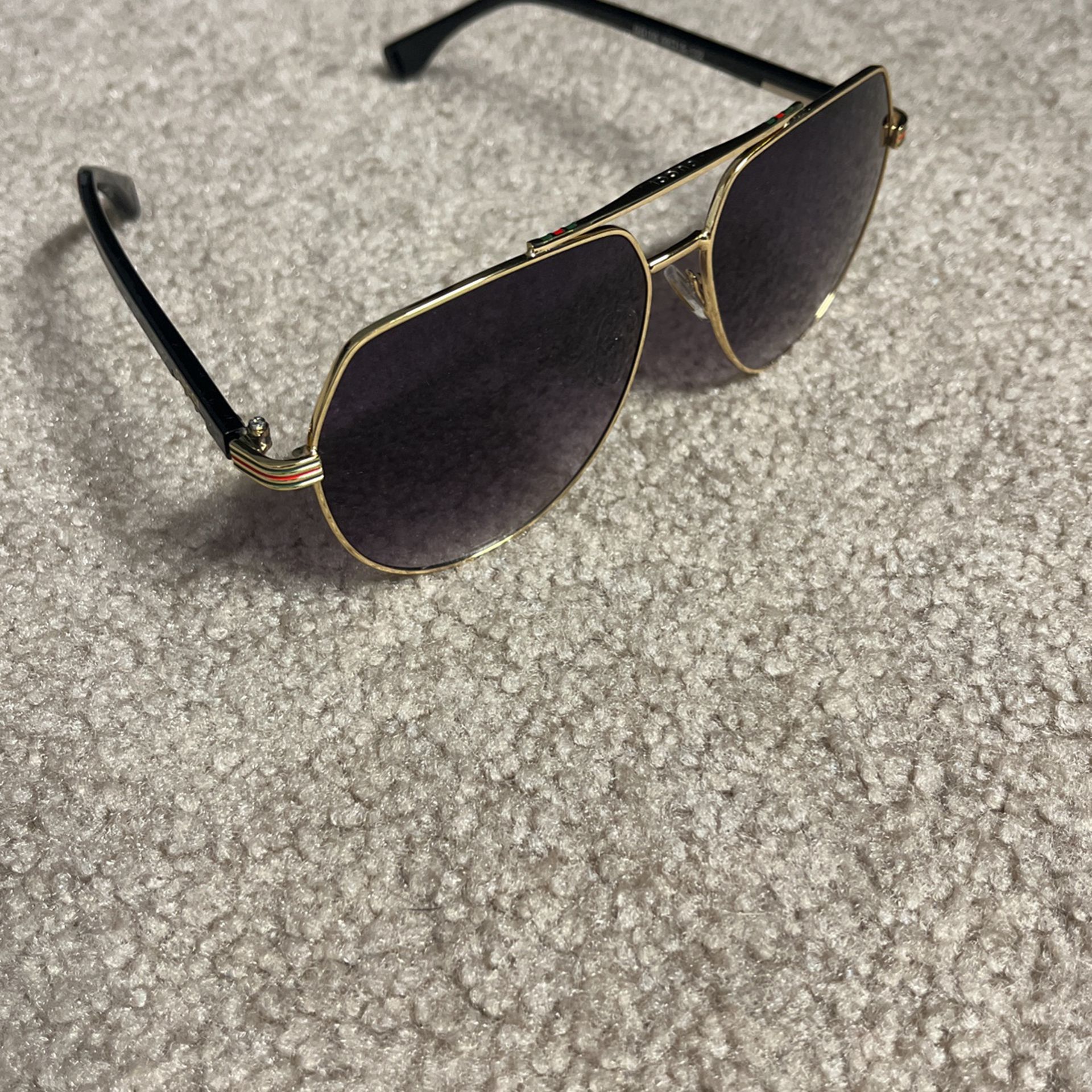 Gucci Navigator Frame Sunglasses 