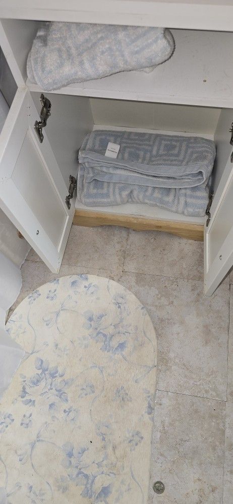 White Bathroom Shelf