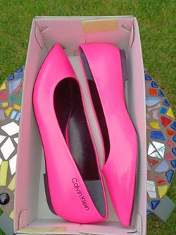 CALVIN KLEIN LEATHER FLATS SIZE 7 NIB
