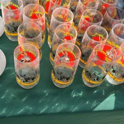 33 Pc Vintege  Bugs bunny glasses