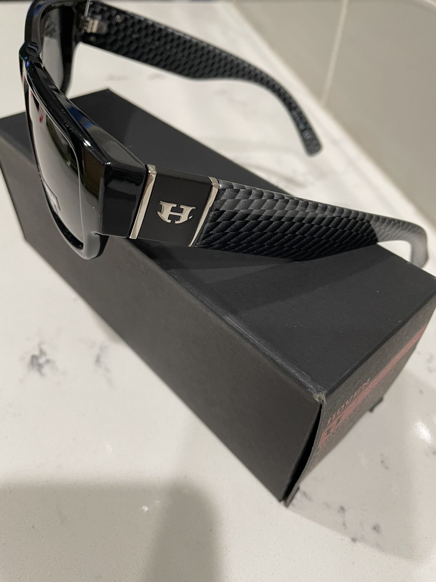 HOVEN Knucklehead Sunglasses Mens Black carbon Fiber for Sale in Chula Vista CA OfferUp