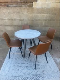 Modern Dining Table w/ Chairs