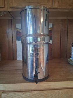 Berkey Large Water filtration System. Original Filters.