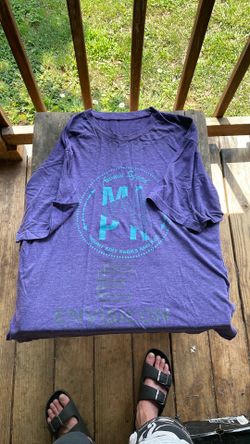Men’s shirt size L