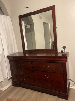 Solid Wood Dresser with Large Mirror – Excellent Condition