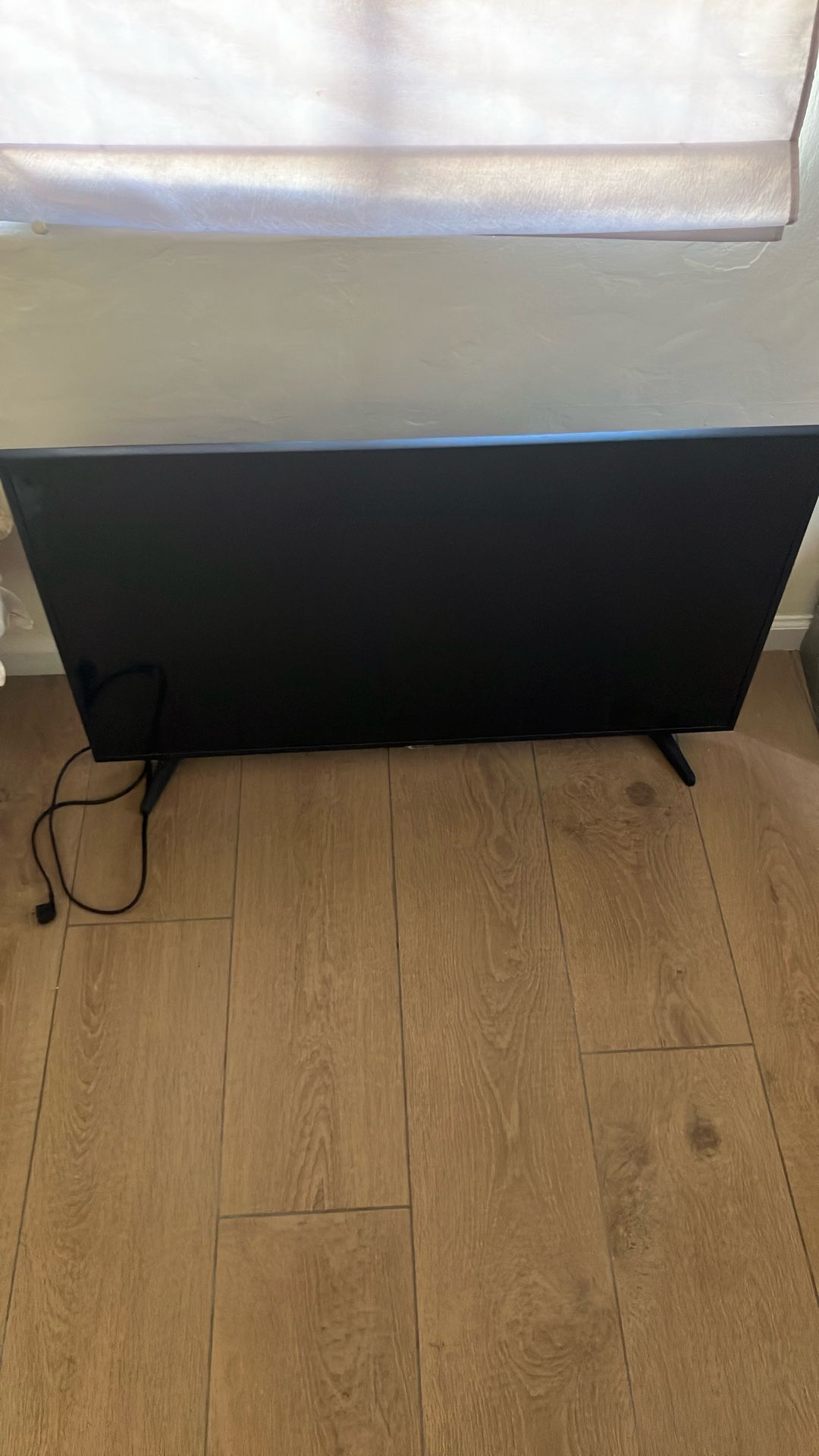 30in Samsung TV With HDMI Cord