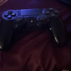 PS4 controller