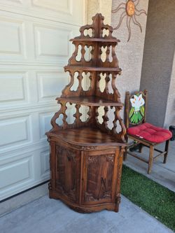 ANTIQUE VICTORIAN CORNER SHELF WITH CABINET, IN VERY GOOD CONDITION