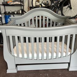 Baby Appleseed Davenport Crib