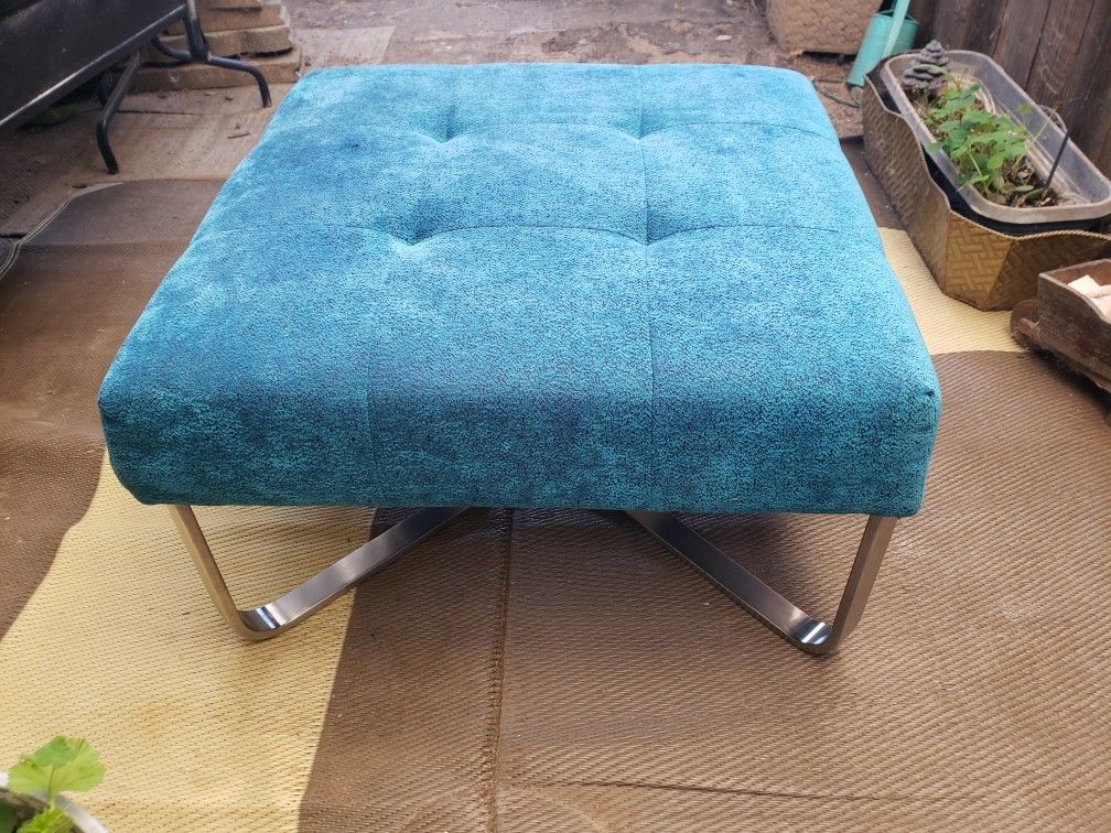 Ottoman 27x27
