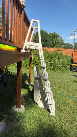 Pool deck Ladder