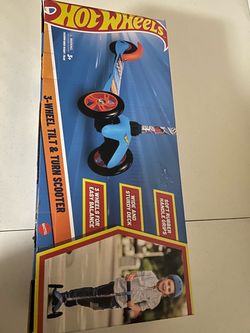 Hot Wheels 3-Wheel Tilt & Turn Scooter