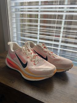 women's nike vomero 18 size 10
