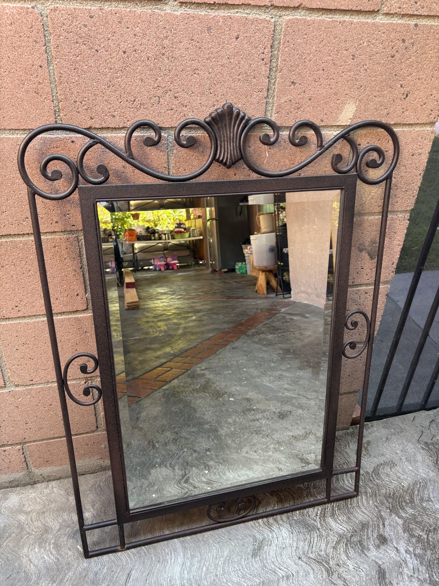 Iron metal mirror 31” by 42” / espejo Grande De Metal 32” Por 42”