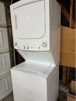 GE - 3.8 Cu. Ft. Top Load Washer and 5.9 Cu. Ft. Gas Dryer