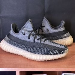 Size 10 - adidas Yeezy Boost 350 V2 Low Carbon