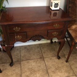 Mueble En Buena Condicion De Madera Solida