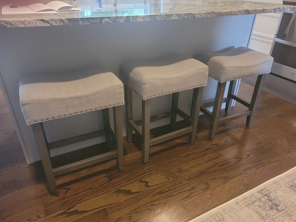 3 Bar Stools