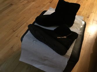 Uggs shoes black size 6