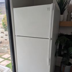 Whirlpool White Refrigerator Top Freezer - Works Perfectly!!  Clean!  Apartment Garage House