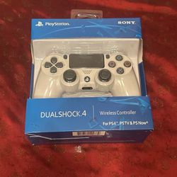 White Sony PlayStation 4 DualShock Controllers PS4
