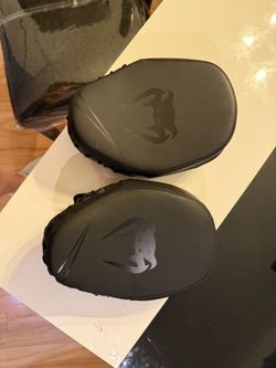Venum focus mitts