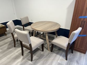 Extendable Wood Dining Table With 4 Chairs