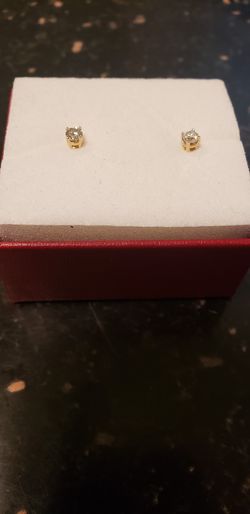 10 Karat Yellow Gold diamond Earrings. $100.00 Firm Price! Pick up only!