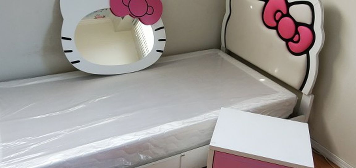 Children's Bed Twin Size (Hello Kitty Bed)