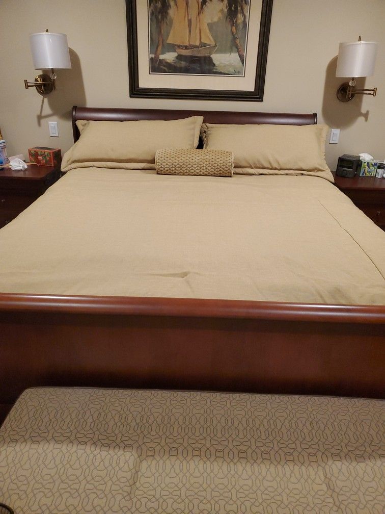 CALIFORNIA KING BEDROOM SET .. CLEAN