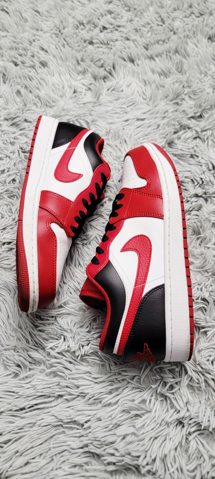 Size 10 Nike Air Jordan 1 Low “Reverse Black Toe” 553558‑163.