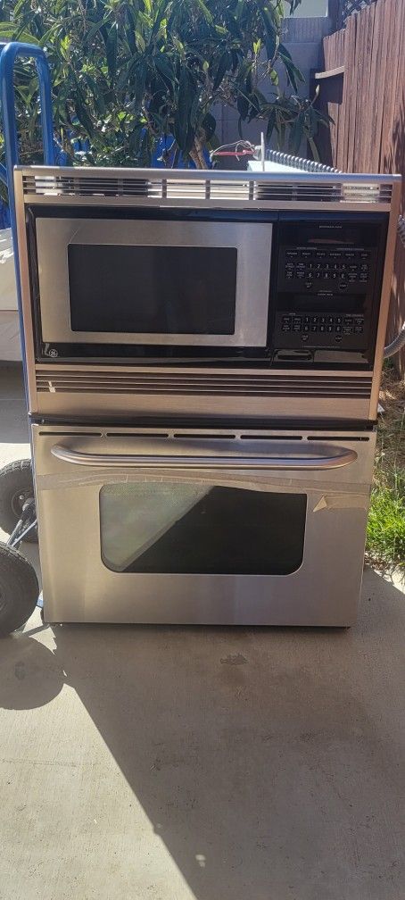 GE Model JTP86-30" Combo Microwave And Oven