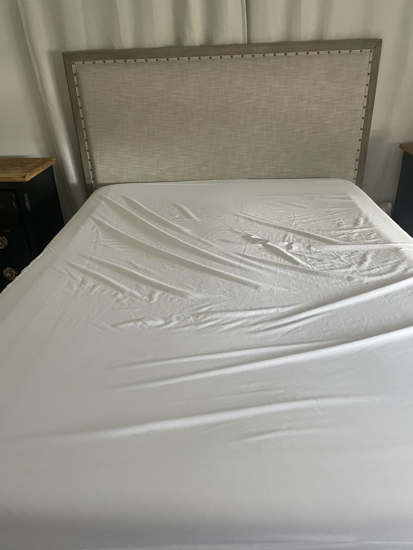 Toulouse Bed, Gray Wash, Queen for Sale in Miami, FL OfferUp