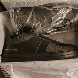 Men's 11 M Mikael Kors Shoes