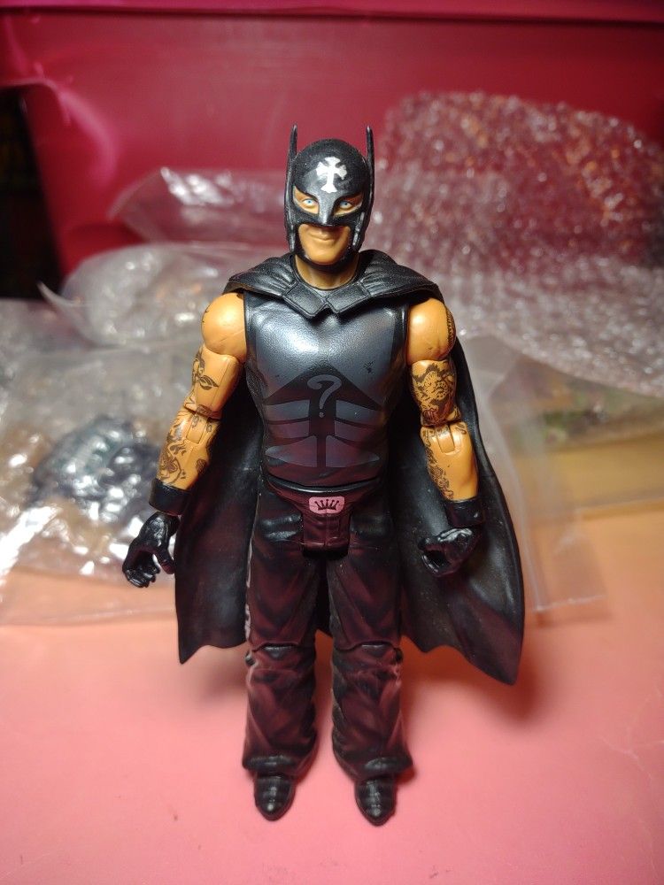 WWE Basic Battle Pack DC Batman Rey Mysterio With Cape Wrestling Action Figure.