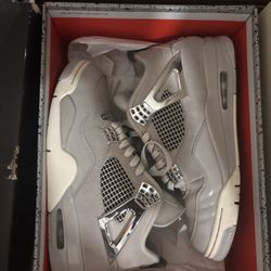JORDAN 4S