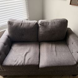 Modern Gray Loveseat w/ Nailhead Trim – Great Condition, Stylish & Comfortable