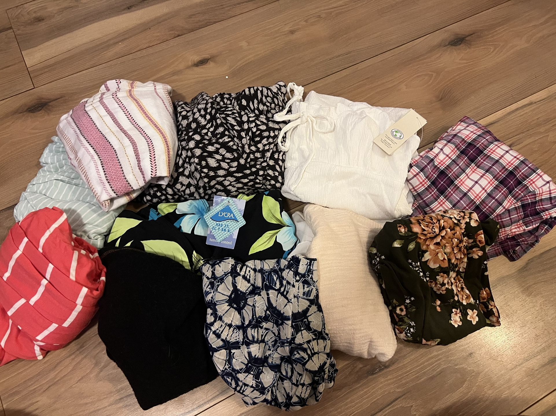WOMENS SIZE MEDIUM CLOTHES FOR SALE ALL TOGETHER