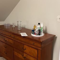 Dresser and chest of drawers. (Together)