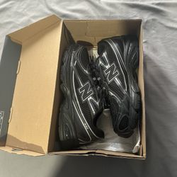 New Balance Black Size 9