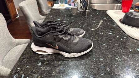 Used Women Nike Shoes