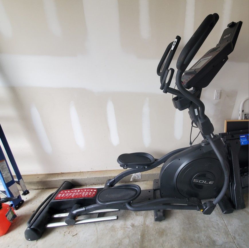 SOLE E35 Elliptical Trainer -Excellent Condition