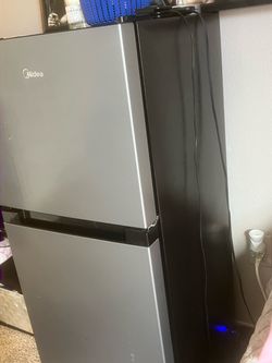 Medium fridge with freezer