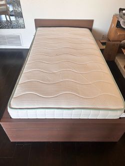 Single bed frame and mattress