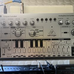 TD-3 Behringer Roland 303 Clone