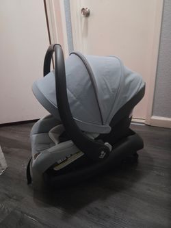 Maxi- cosí car seat with base for baby