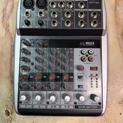 Behringer XENYX Q802USB 